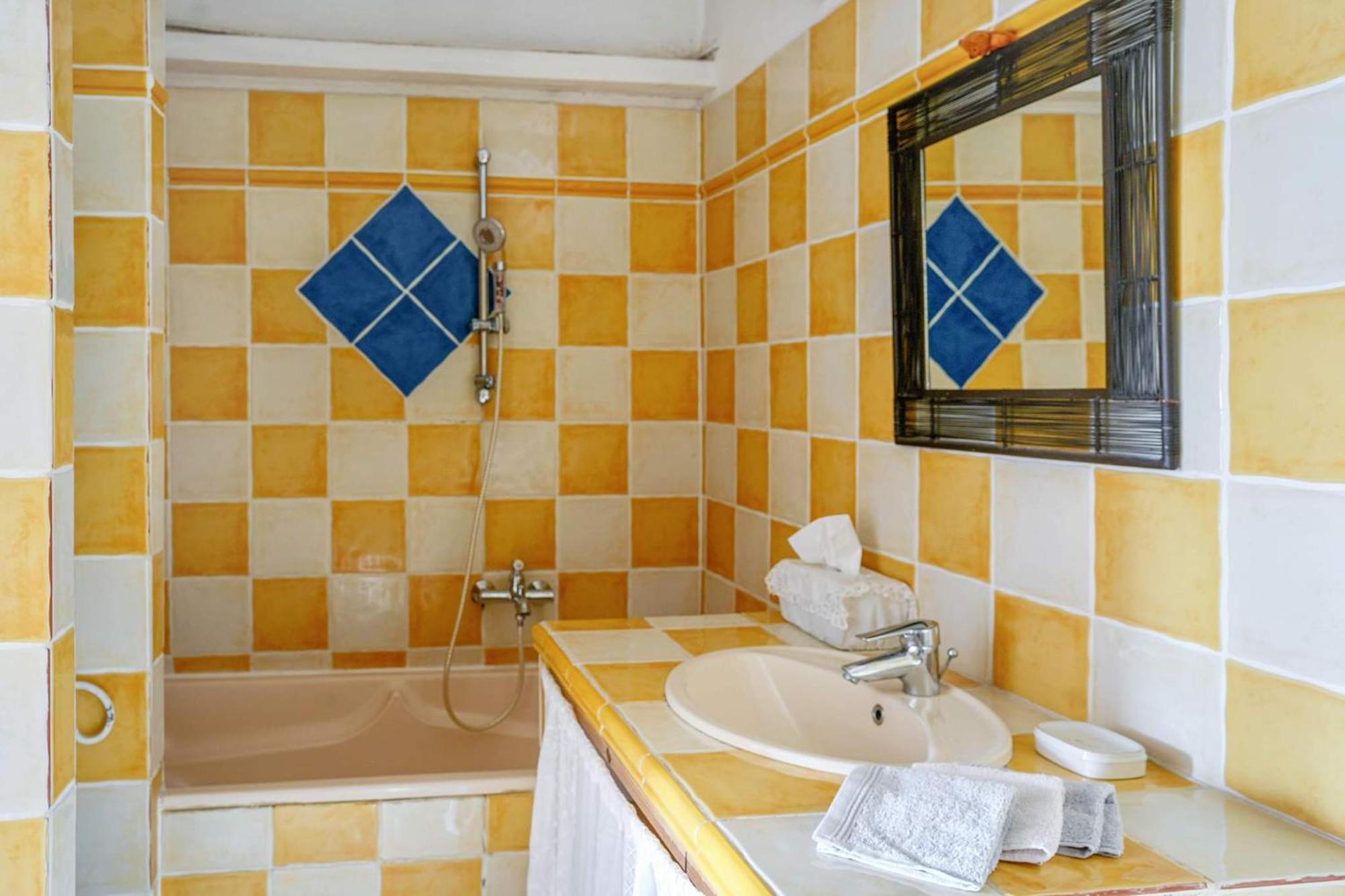 Clos Des Herissons - Chambres D'Hote - Piscine & Jardin Lauris Luaran gambar